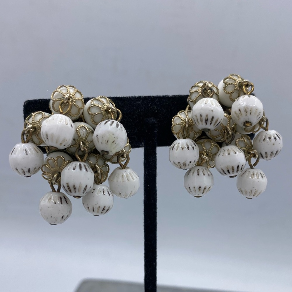 Vintage Gold Tone White Round Glass Beads Dangle Cha Cha Clip on Earrings
